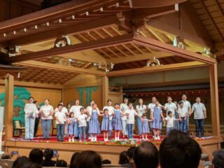 本日はウッドランドノーツカルテットさんの「1時間小さな演奏会」に合唱コラボとして当団の親子団員がご一緒させていただきました🥳
能楽堂という特殊な舞台で弦楽器とこどもたちの歌声が融合して音楽を奏でる貴重な機会も今年で3回目🙌
お招きありがとうございました🙇
来年も是非ご一緒したいです🤗

@wisteria_choir
#大分市民合唱団
#ウイステリア・コール
#合唱 #大分市 #団員募集中
#大分市 #習い事
#親子 の団員も募集中！