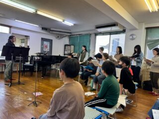 いよいよコンクールモード始動です💪🤩💪
渡邊智道さんの指導のもと、コンクール曲のレッスンが始まりました🙌

@wisteria_choir
#大分市民合唱団
#ウイステリア・コール
#合唱 #大分市
#団員募集中
大分 習い事
合唱コンクール 練習見学